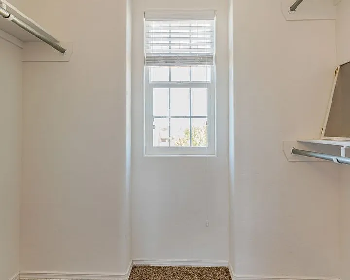 878 Valencia — Photo 14