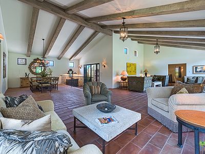 233 W Crestview Dr, Palm Springs, CA, 92264