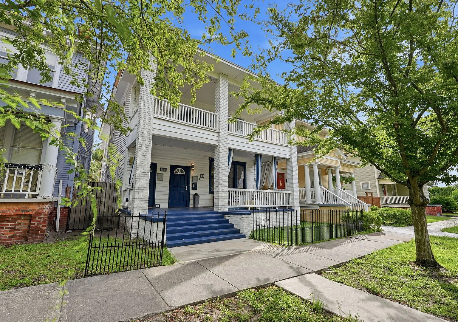 538 E Waldburg St — Photo 2