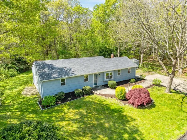 1 Viking Lane, East Quogue, NY 11942