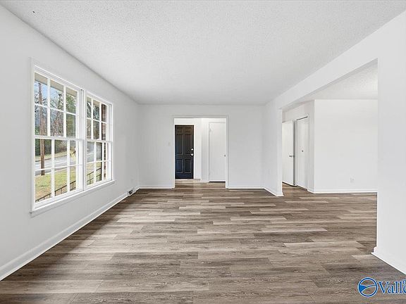 4th image of 512 Bain Dr SE