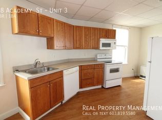 98 Academy St APT 3, South Berwick, ME 03908