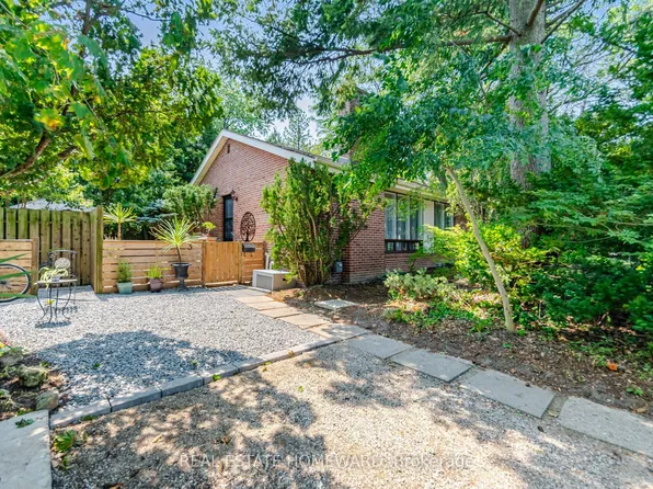 3 Shadwell Pl, Toronto, ON M3B 1J4