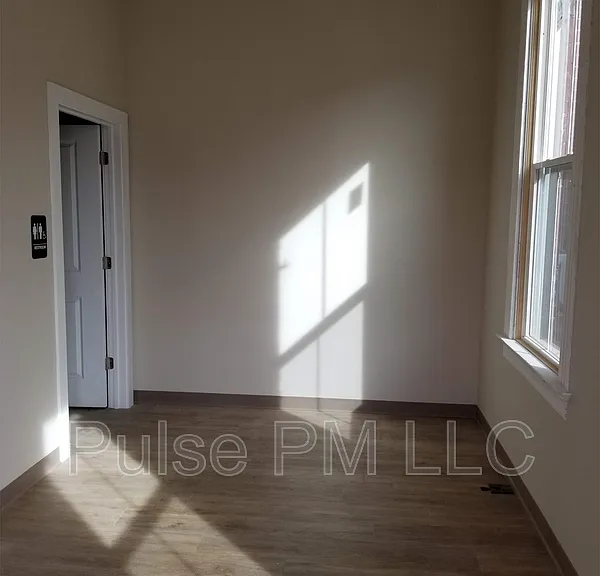 620 6th Ave — Photo 6