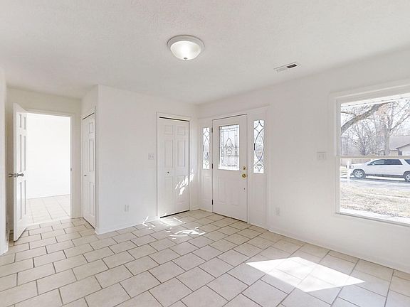 5th image of 667 Holiday Dr