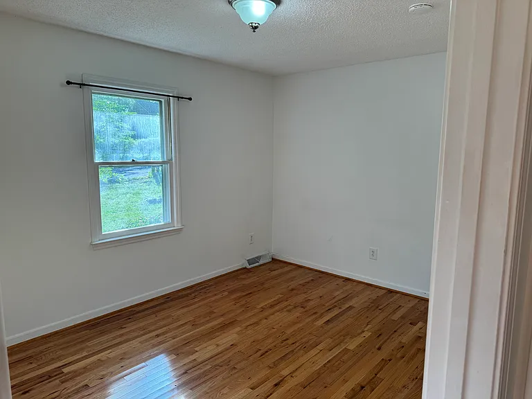 411 S Lyles Ave — Photo 9