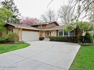 657 E Juniper Dr, Palatine, IL 60074