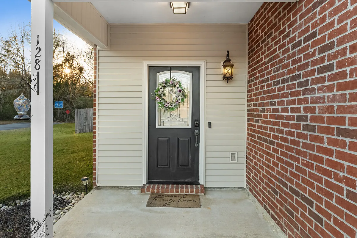Building Photo - 128 Bottle Brush Ln