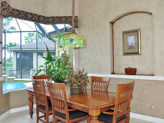 Breakfast Room w/Tall Butte 