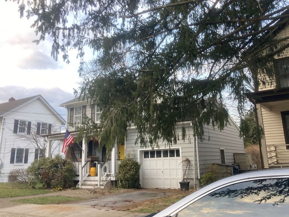 2nd image of 513 Monroe St
