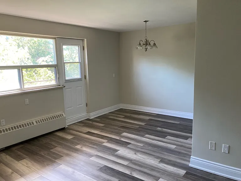 45 Paisley Blvd W — Photo 20