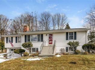 1 Riverside Dr, Branford, CT 06405