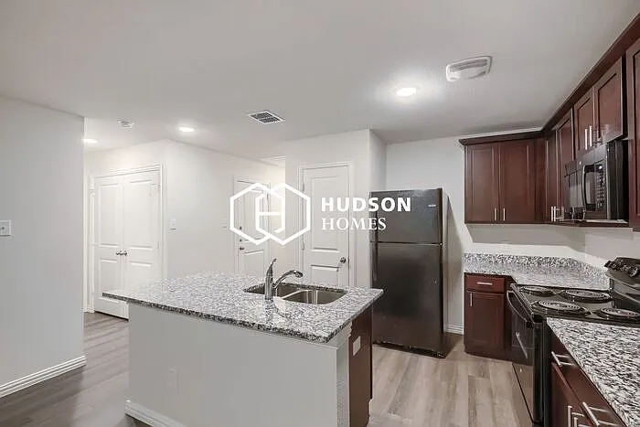 609 Sherman St — Photo 7
