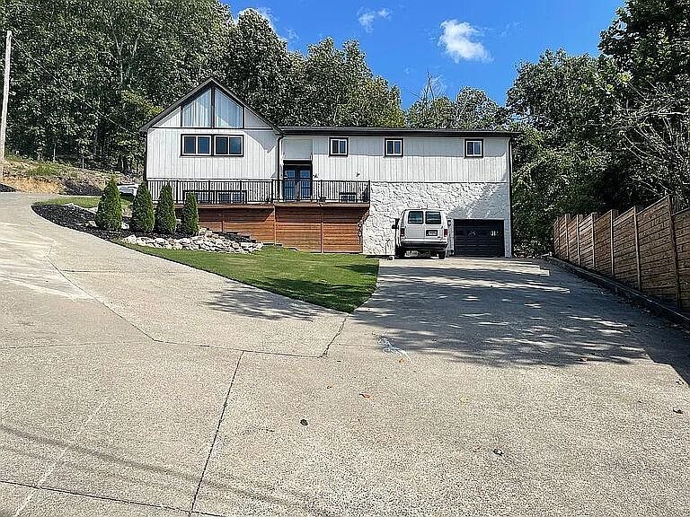 1st image of 2901 Huckleberry Ln
