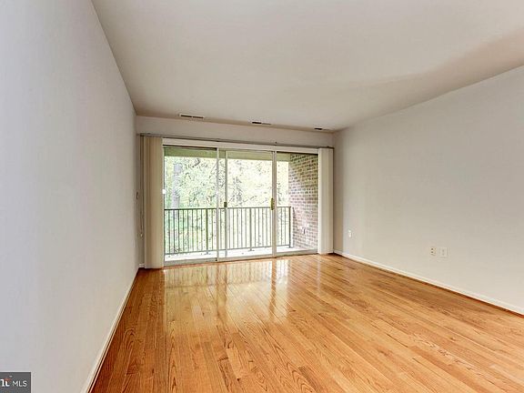 4th image of 886 College Pkwy #30
