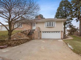 3815 Eagle Heights Dr, Clinton, IA 52732