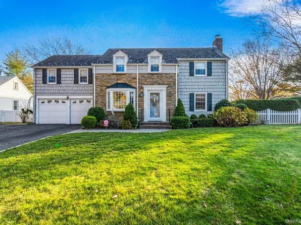 142 Cambridge Avenue, Garden City, NY 11530