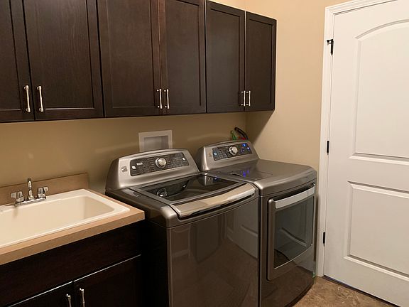 5th image of 1080 Woodridge Dr #B