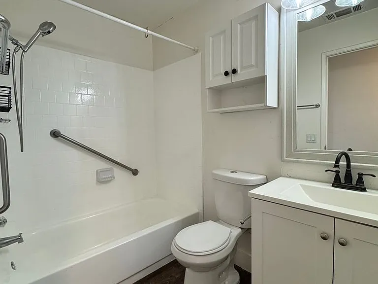 1605 Sutter Ln — Photo 13