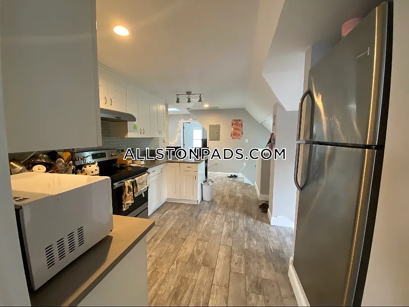 Building Photo - 77 Linden St #3