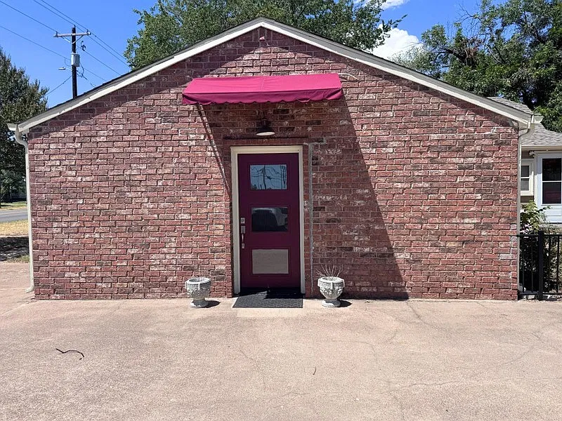 902 W Pearl — Photo 1