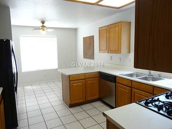 3rd image of 2711 Longford Ave