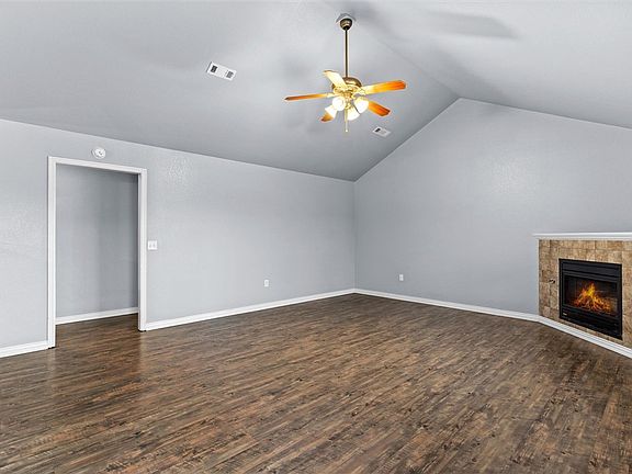 3rd image of 499 Buckboard Rd