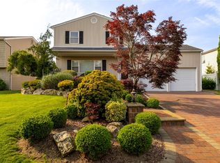 2741 Belle Rd, Bellmore, NY 11710