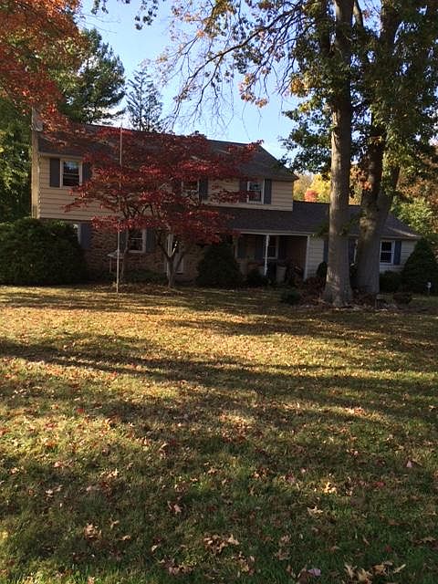 2nd image of 1496 Graeme Way