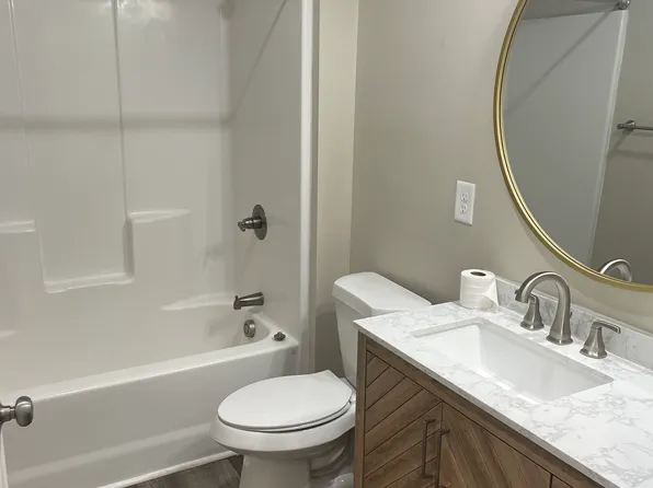 32 Putnam St, Royston, GA 30662