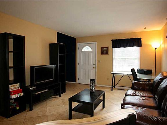 2nd image of 210 Rockin Hill Dr SW