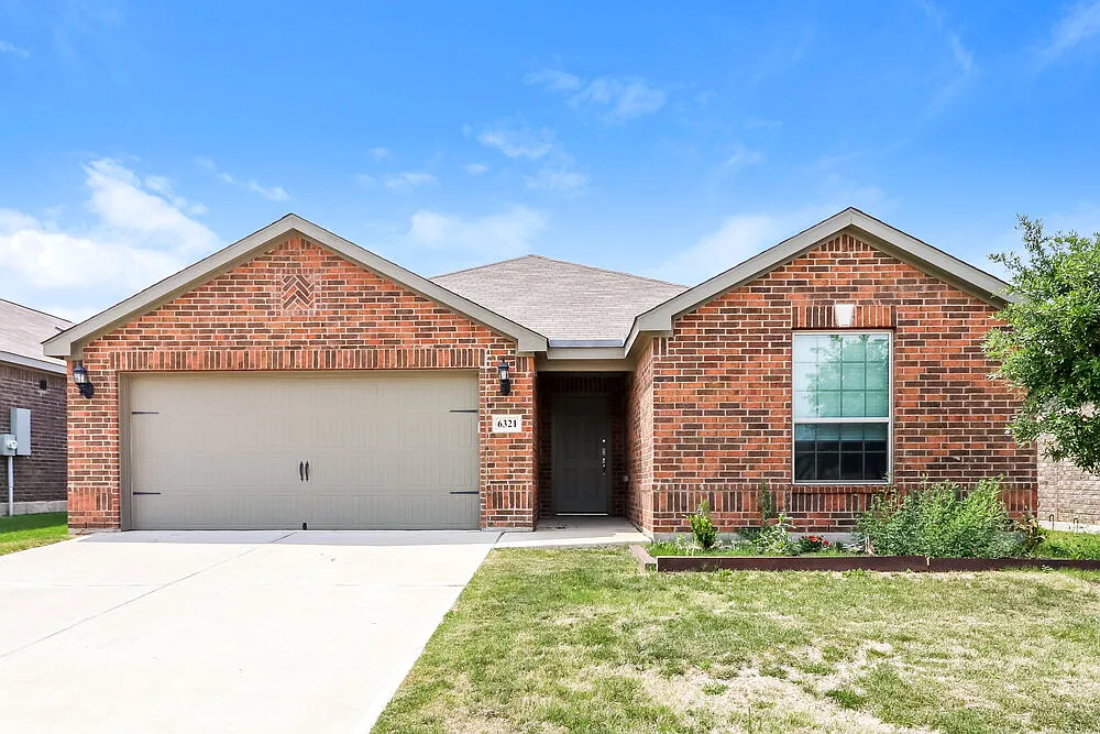 3 bed, 2.0 bath, 1696 sqft, $3,060 — Photo 1