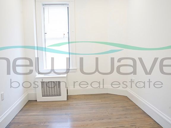 5th image of 503 Beacon St APT 4