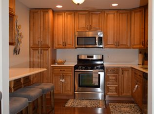 1221 Mulberry Dr, Mahwah, NJ 07430