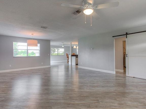 4th image of 4821 Foxwood Blvd