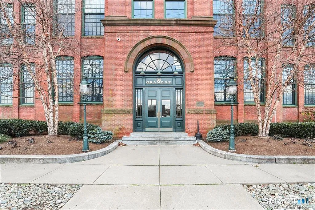 1 bed, 1.5 bath, 725 sqft, $2,600 — Photo 2