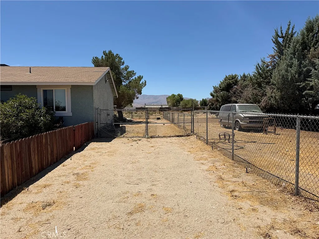 4 bed, 1300 sqft, $2,900 — Photo 3