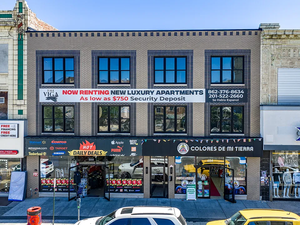 684 Main Ave #304