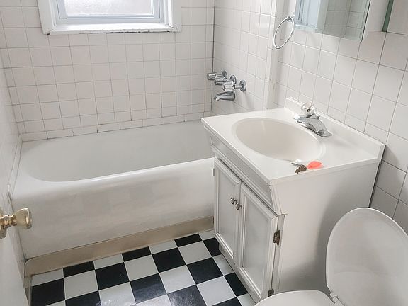 4th image of 3527 1/2 N Broadway St APT 2E