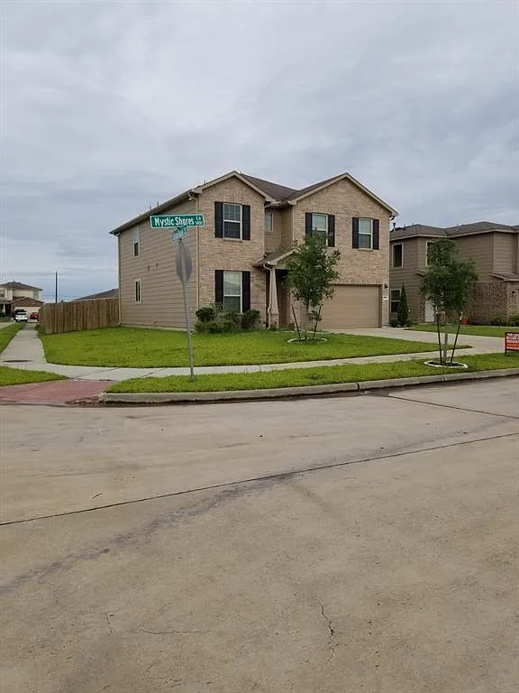 3 bed, 2.5 bath, 2817 sqft, $2,250 — Photo 2