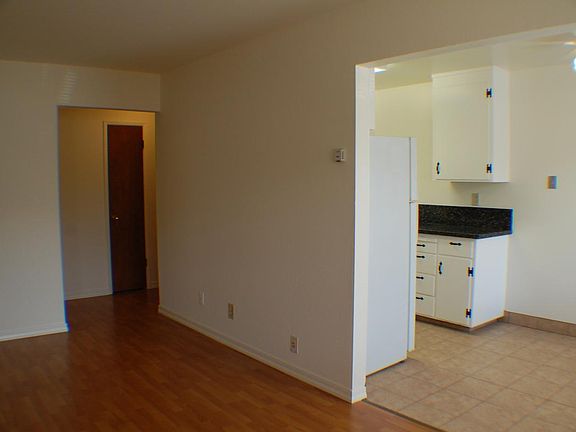 5th image of 33 Lavonne Dr APT 2