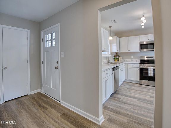 4th image of 119 Shadow Brook Drive