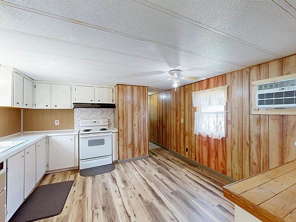 3rd image of 29028 Pine St