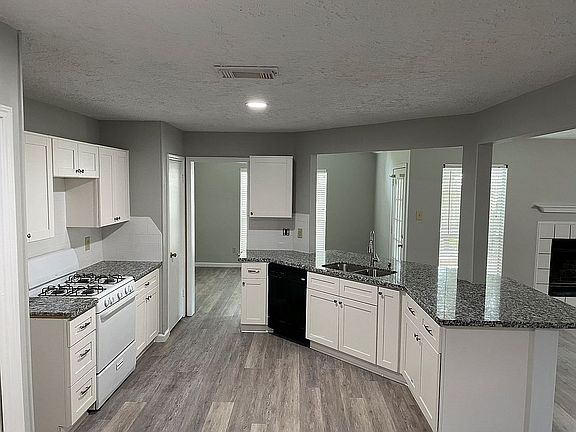 4th image of 3643 Woodlace Dr