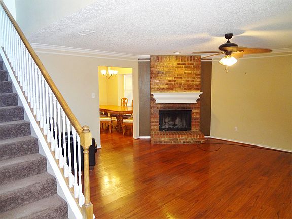 3rd image of 427 Kylie Ln