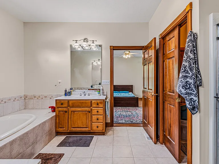 725 Greystone Ct — Photo 31