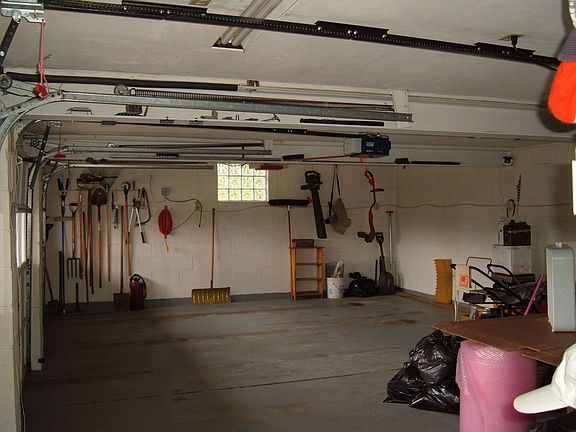 2nd image of 842 Newport Dr