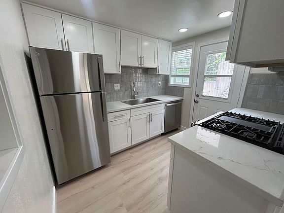 5th image of 4002-4006 Florida St #4004D