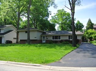 3935 Gregory Ln, Northbrook, IL 60062