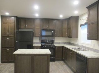 3453 Creekside Blvd, Burton, MI 48519